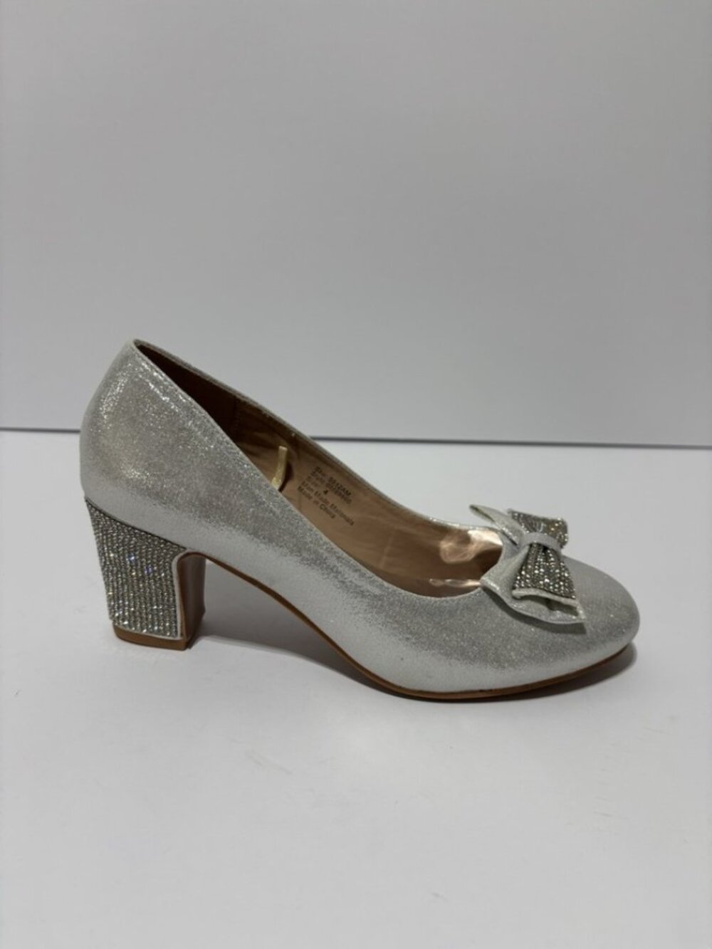 Badgley Mischka Kids’ Sparkle Studded Bow Pumps, Girls’ Size 4 M
